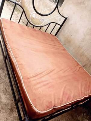 A picture of Kitanda na godolo 5kwa 6 godolo inch 8