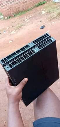 A picture of Ps 4 call or what s app 0776259773