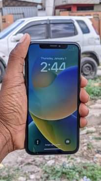 A picture of Iphone x gb64 clean