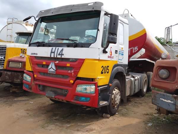 A picture of The howo head is 30 million Mack head 15million and