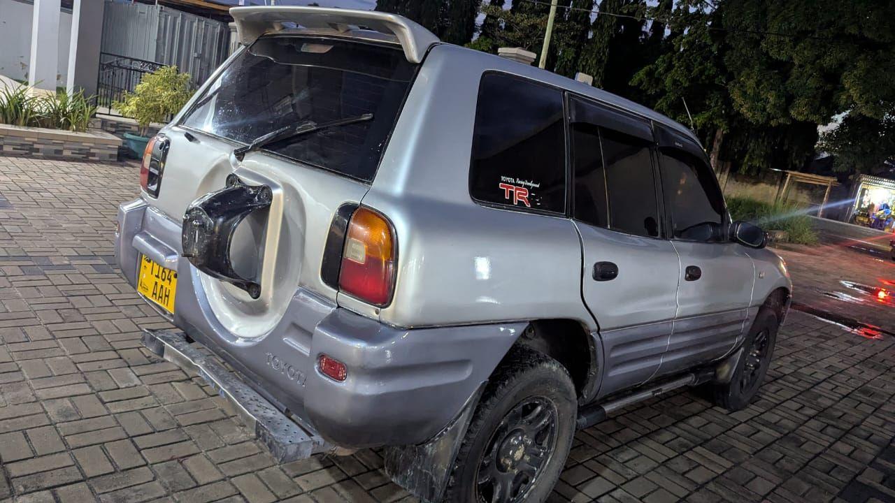 A picture of TOYOTA RAV4 OLD