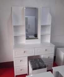 A picture of Nauza na kutengeneza furniture Aina zote Chagua nikuletee ulipo 0684780098