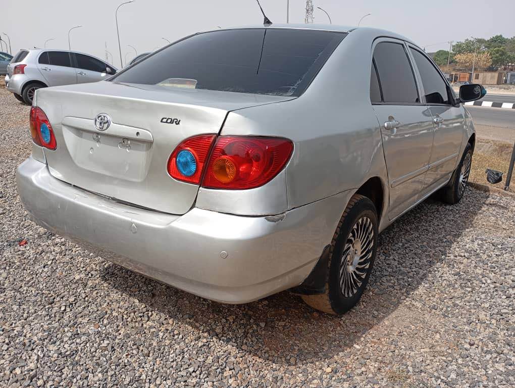 A picture of Distress Toyota Corolla 2004 model engine gear is in good