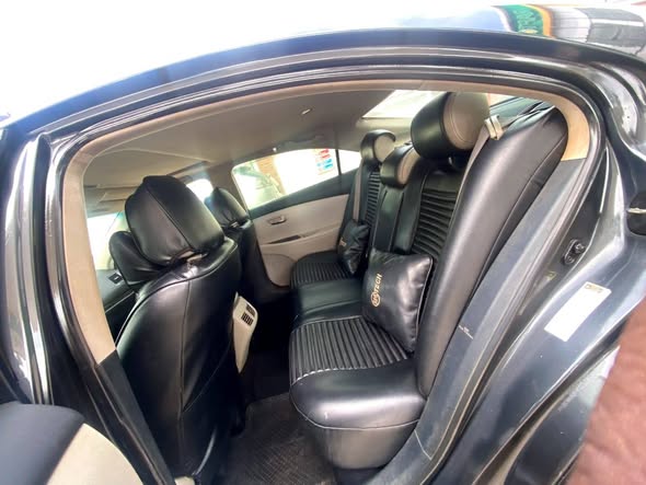 A picture of 2010 Es350 lexus