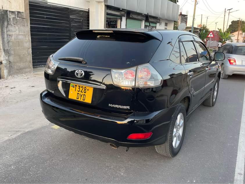 A picture of TOYOTA HARRIER Usajili DYD Cc2360 Mwaka 2007 Sports reems Big