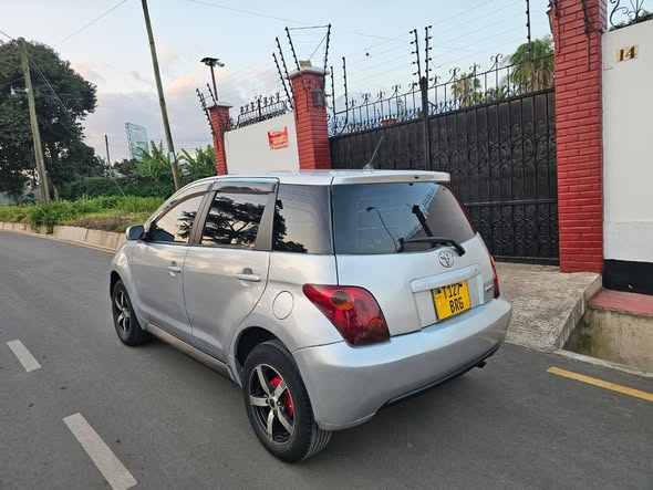 A picture of TOYOTA IST
