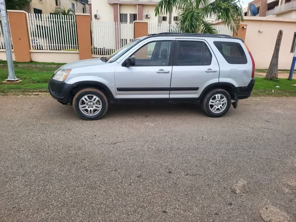 A picture of SHARP FIRST BODY PAN 2004 HONDA CR V Extremely Clean