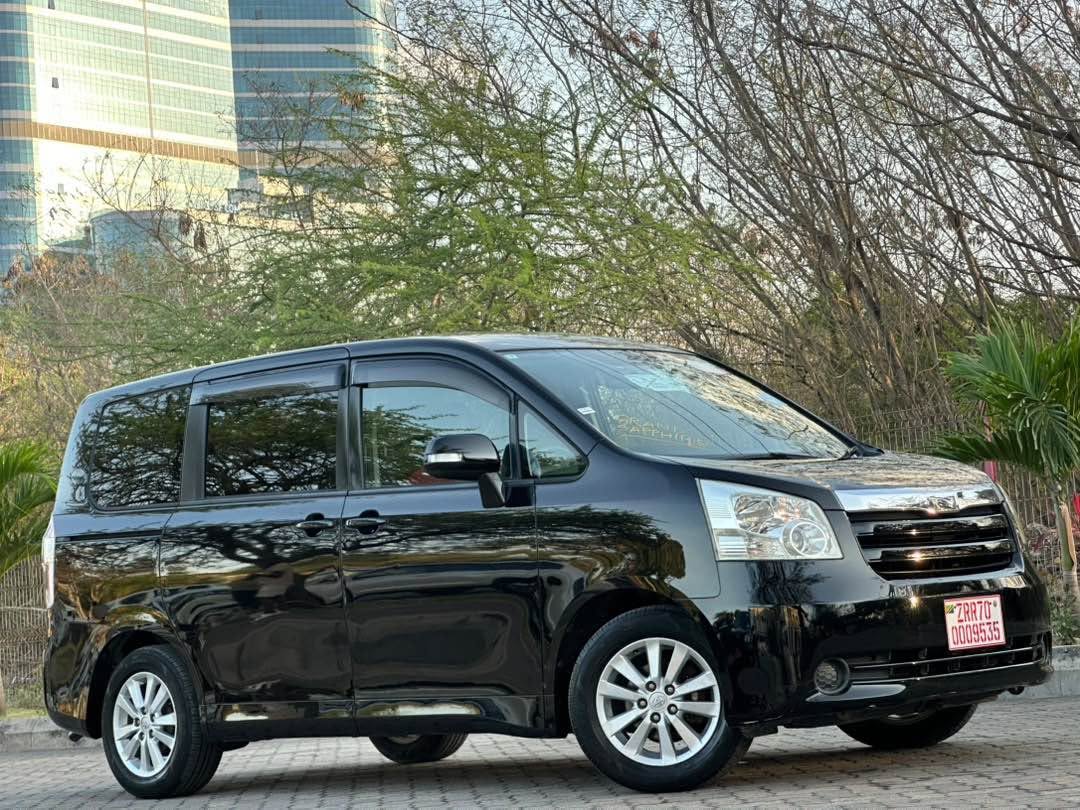 A picture of PRICE BEI 25 5M Plus Registration TOYOTA NOAH NEW MODEL