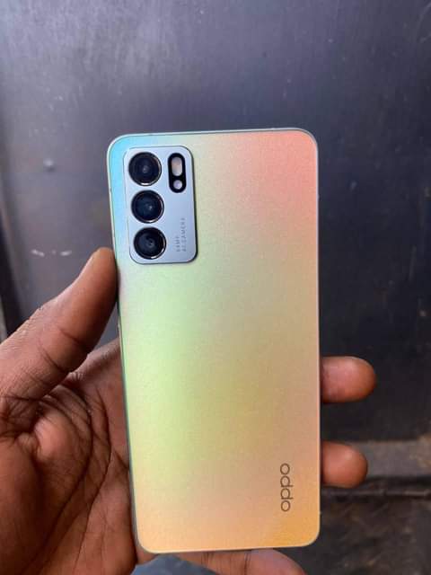 A picture of OPPO RENO 6 5G 128GB 8GB RAM UGX 580 000