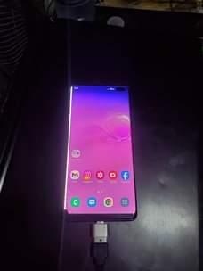 A picture of Samsung s10 pus