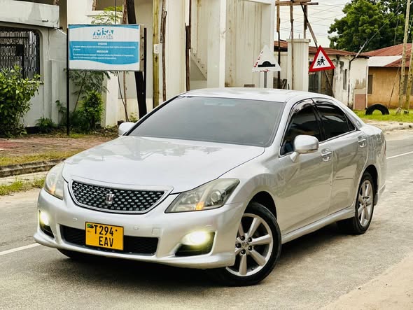 A picture of Toyota crown