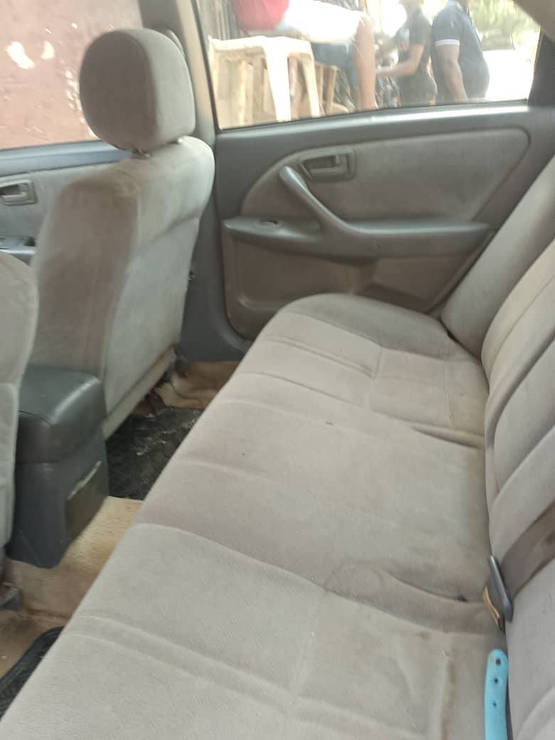 A picture of 2001 Toyota Camry drop light.