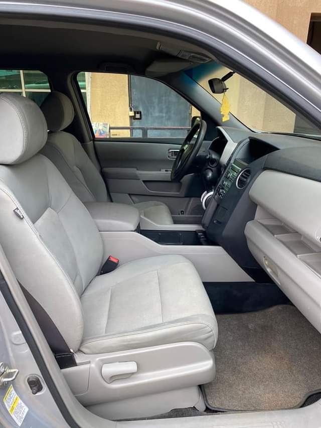 A picture of Honda pilot 2010