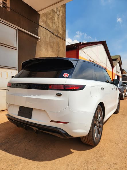 A picture of Range rover sport 2023 Diesel