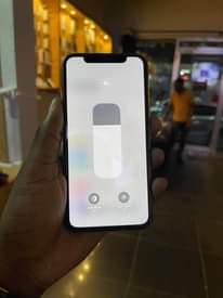 A picture of i phone 11 pro gb 512 small creck