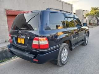 A picture of Land cruiser v8