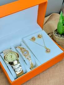A picture of Saa hereni necklace na bracelets