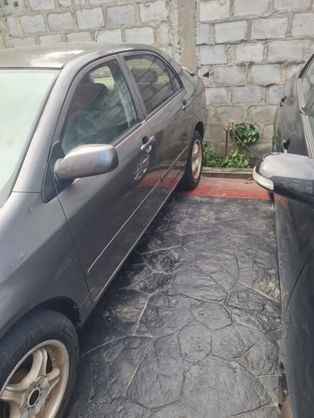A picture of 2004 Toyota Corolla Clean First Body