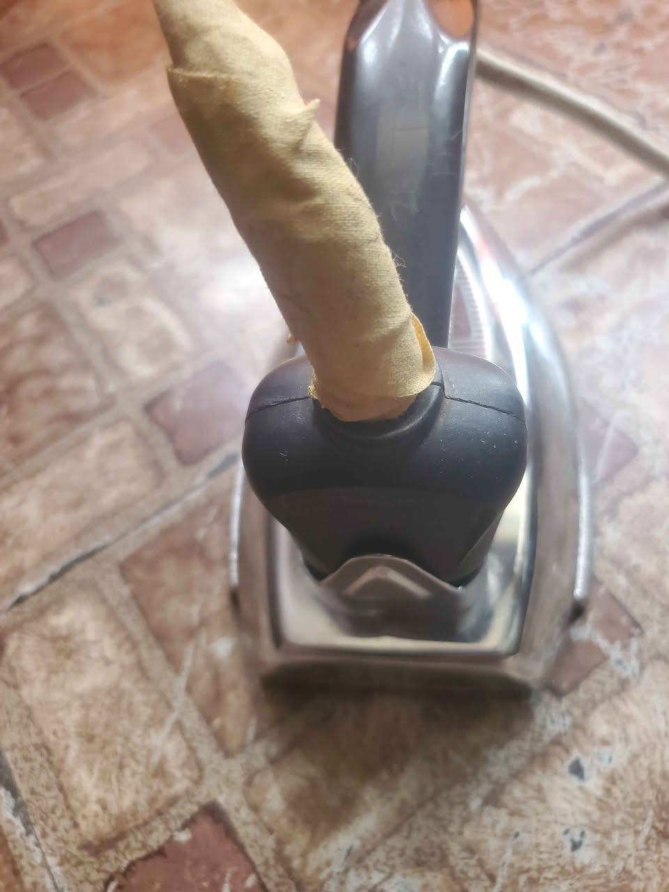 A picture of TOKUNBO LOW POWER DRY IRON 350 WATTS
