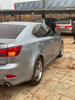 A picture of IS 250