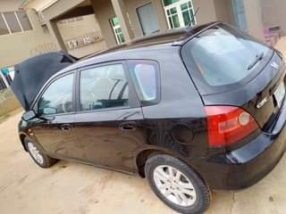 A picture of Honda civic 01 with good condition buh top gasket has
