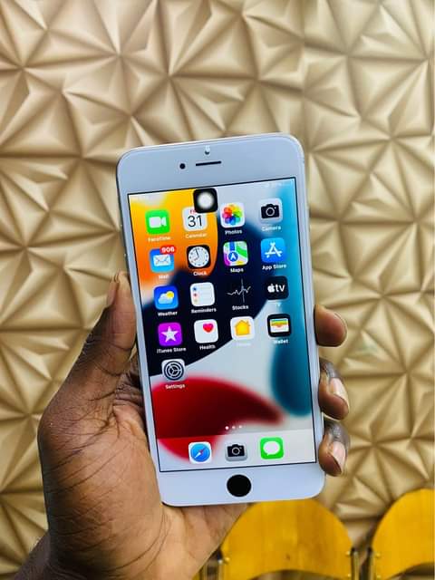 A picture of Iphone 6s 64gb