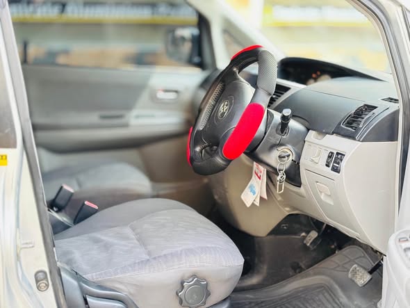 A picture of TOYOTA NOAH NEW SHAPE