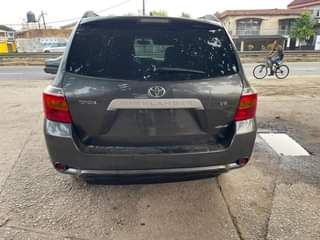 A picture of Toyota Highlander 08