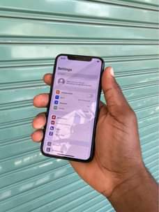 A picture of Iphone x 64 gb