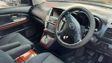 A picture of Toyota harrier New shap