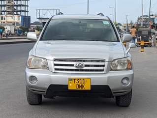 A picture of Toyota kluger V silver Make 2003 model Engine 2360 2az
