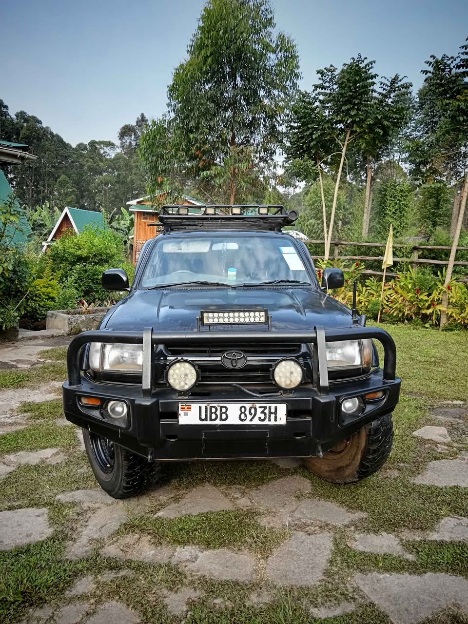 A picture of 1998 Toyota hillux surf