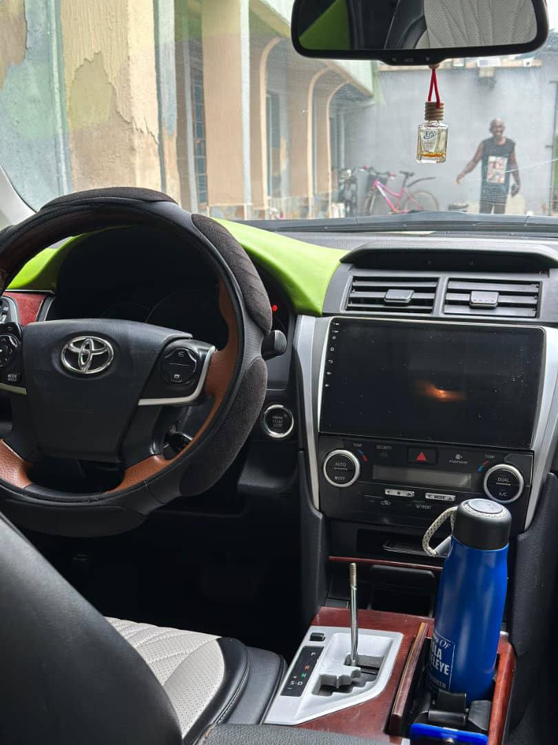 A picture of Toyota Camry SE 2014