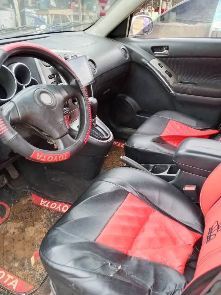 A picture of Toyota matrix 2004