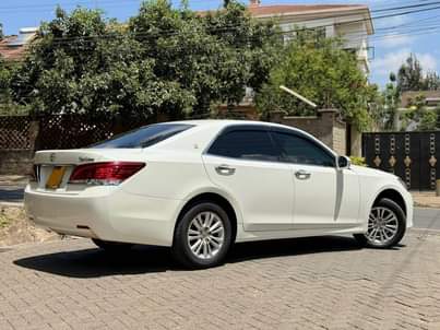 A picture of 2015 TOYOTA CROWN