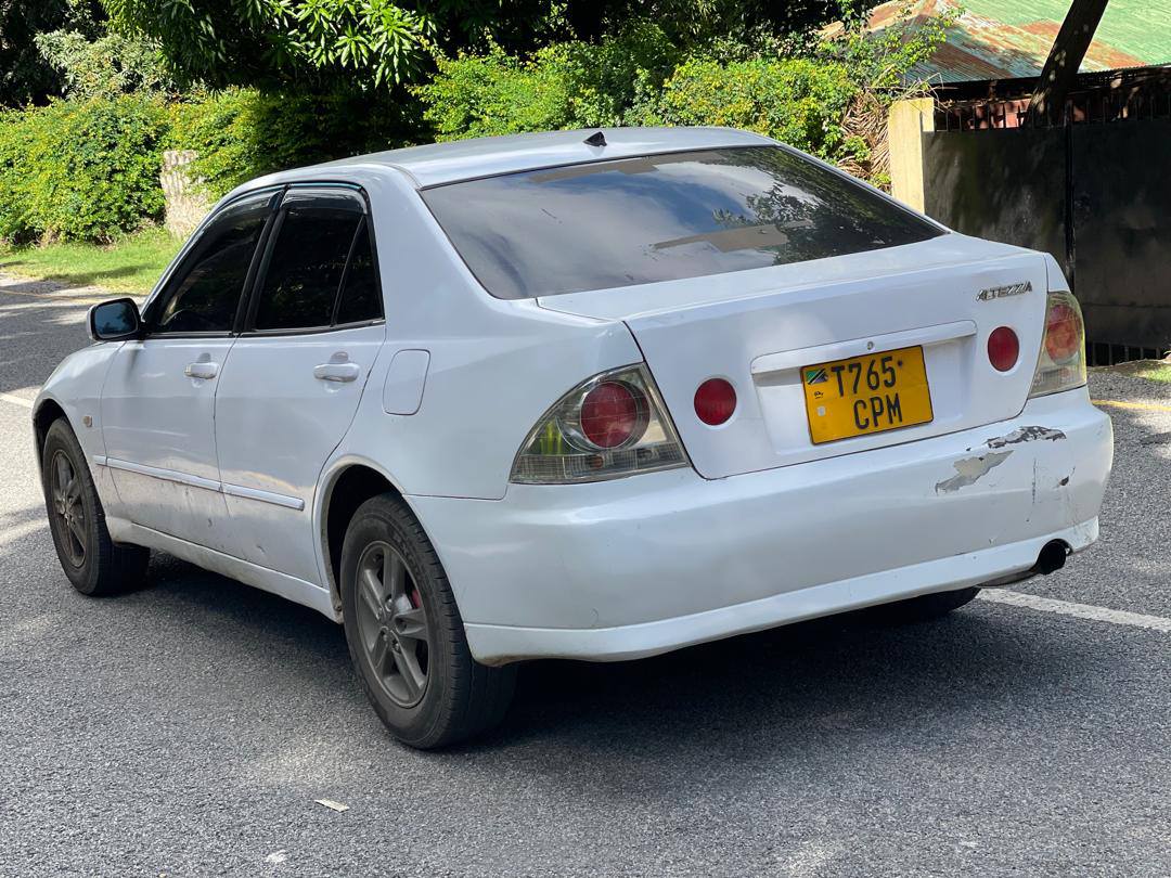 A picture of Toyota altez