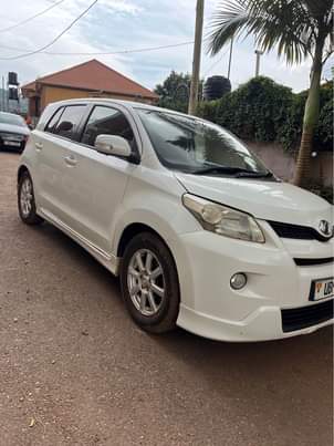 A picture of Toyota IST push to start