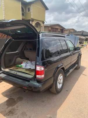 A picture of Nissan Pathfinder 2004