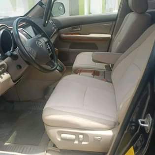 A picture of Lexus 330 2006