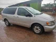 A picture of 2002 Toyota Sienna
