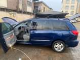 A picture of Toyota sienna 2006