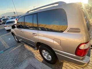 A picture of Lexus LX470 2000model