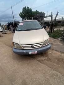 A picture of Good deal sienna 2001 working fine