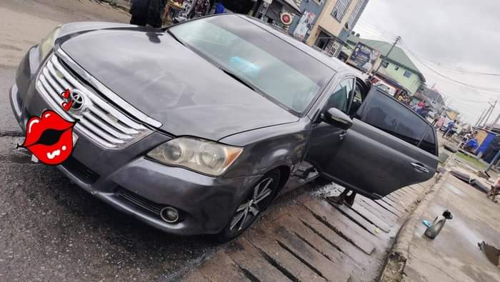 A picture of Super Clean 2009 Avalon Super Silent Untampered engine and Smooth