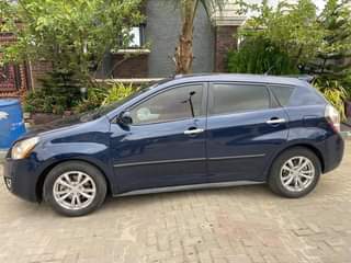A picture of 2010 V clean Pontiac Vibe perfect engine and gear neatly