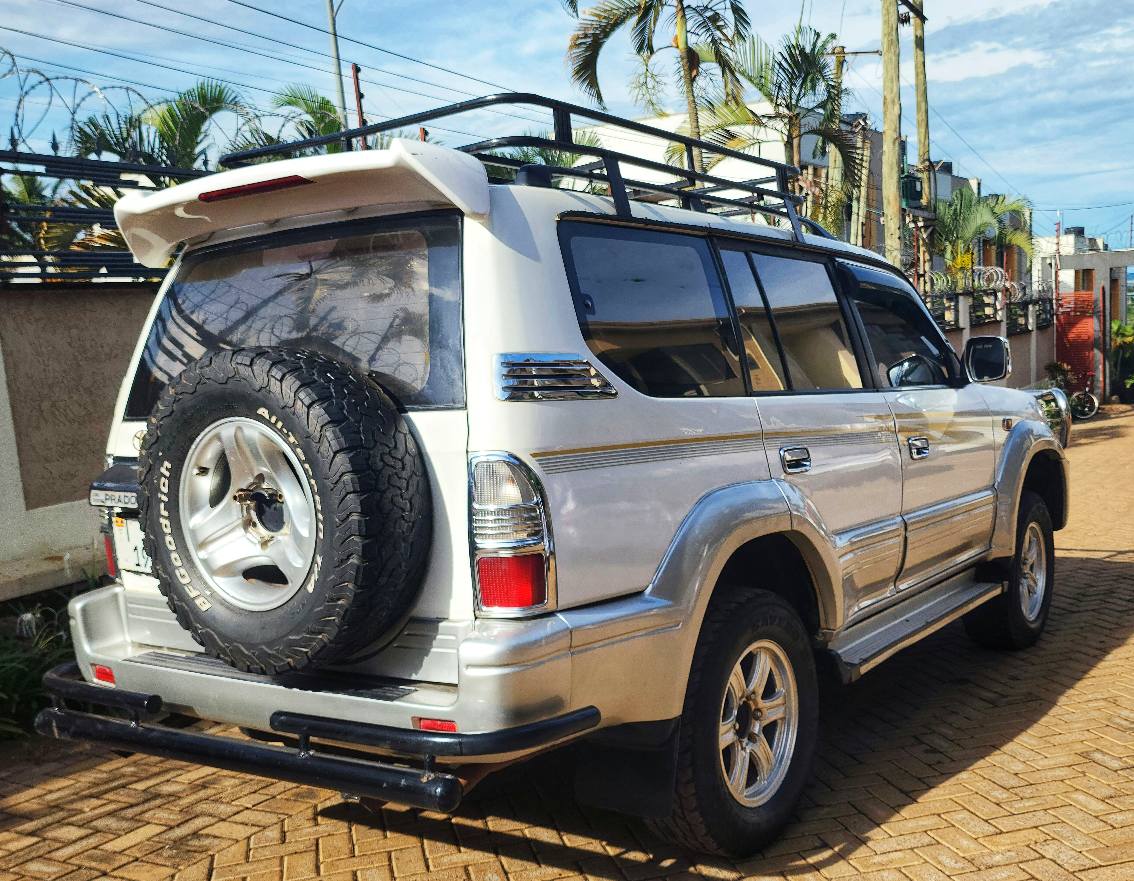 A picture of Expat owned prado in incredible condition