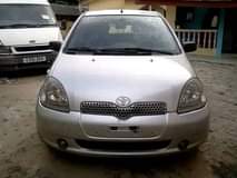 A picture of Toyota yaris year 2000 model for sale Price 350 000