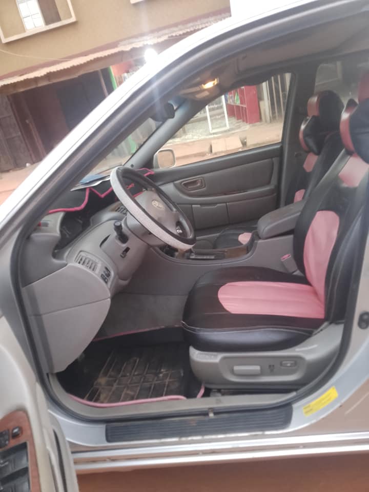 A picture of Toyota Avalon 04 All features perfect.