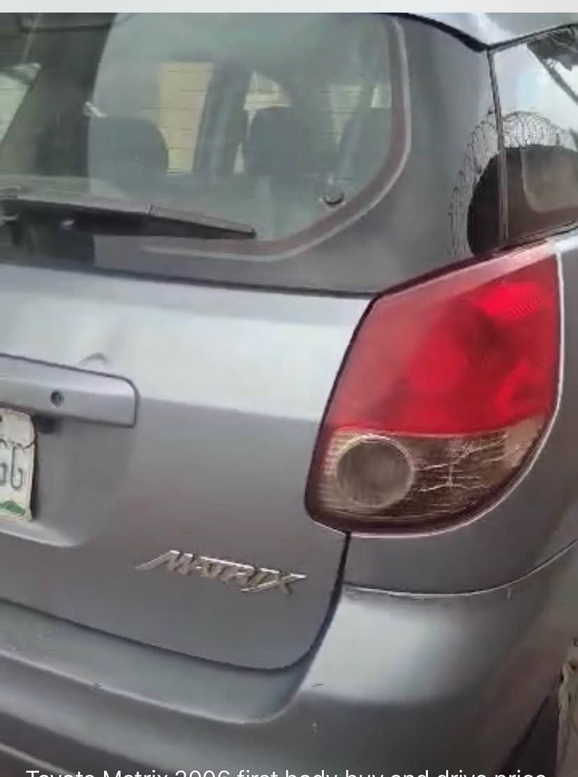 A picture of Toyota matrix 06