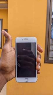 A picture of Iphone 7G 128GB bh 93 clean 0621856477